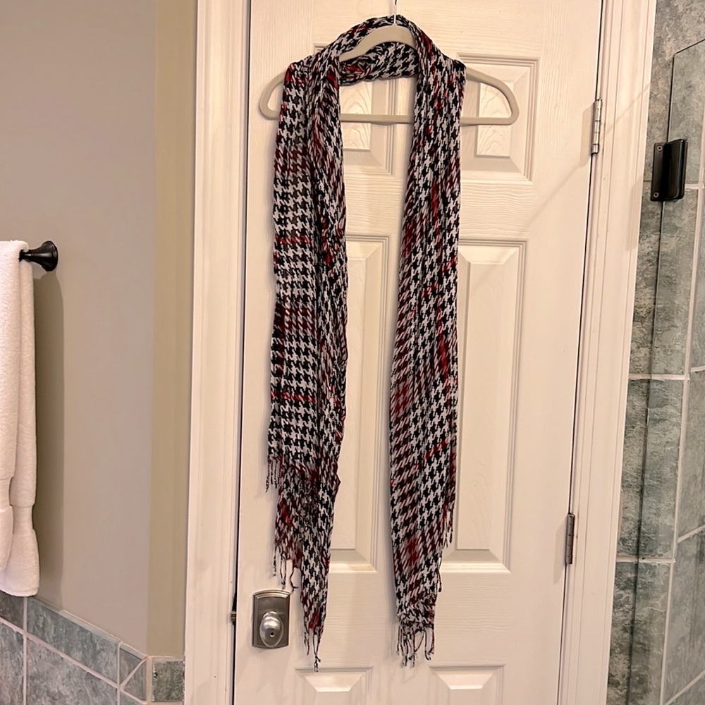 Houndstooth with red scarf